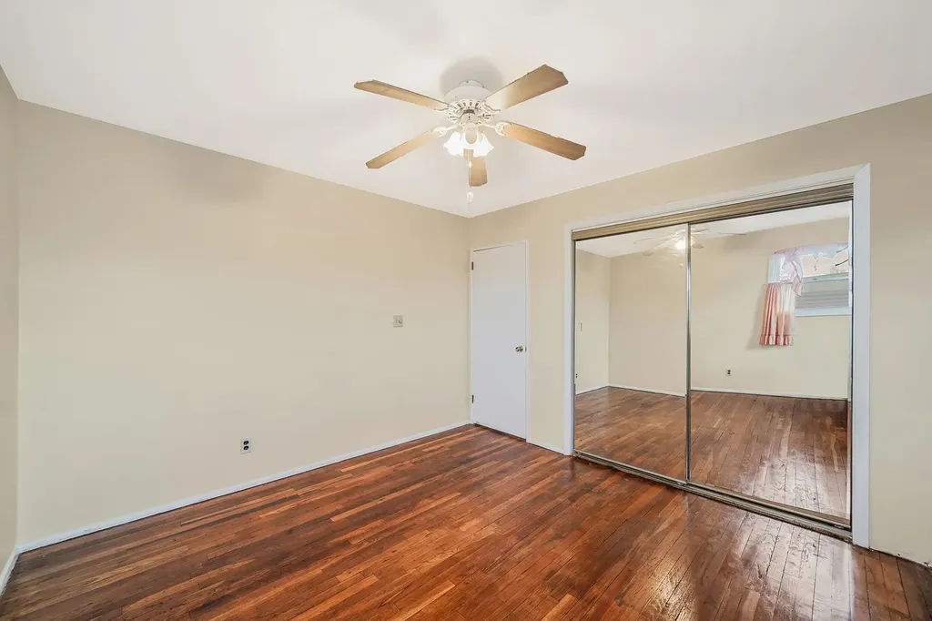 2 Robin Lane Farmingdale NY 11735