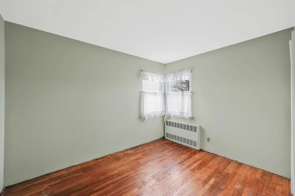 2 Robin Lane Farmingdale NY 11735