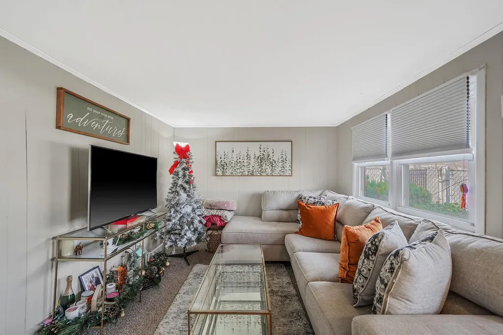 2 Robin Lane Farmingdale NY 11735