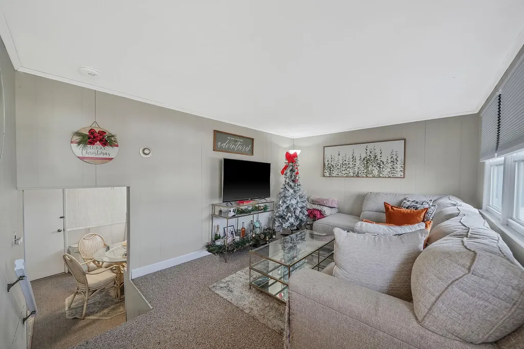 2 Robin Lane Farmingdale NY 11735