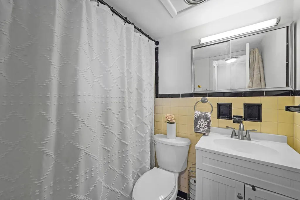 2 Robin Lane Farmingdale NY 11735