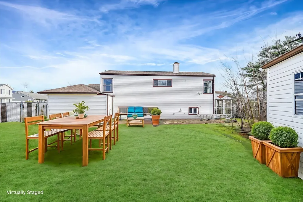 2 Robin Lane Farmingdale NY 11735