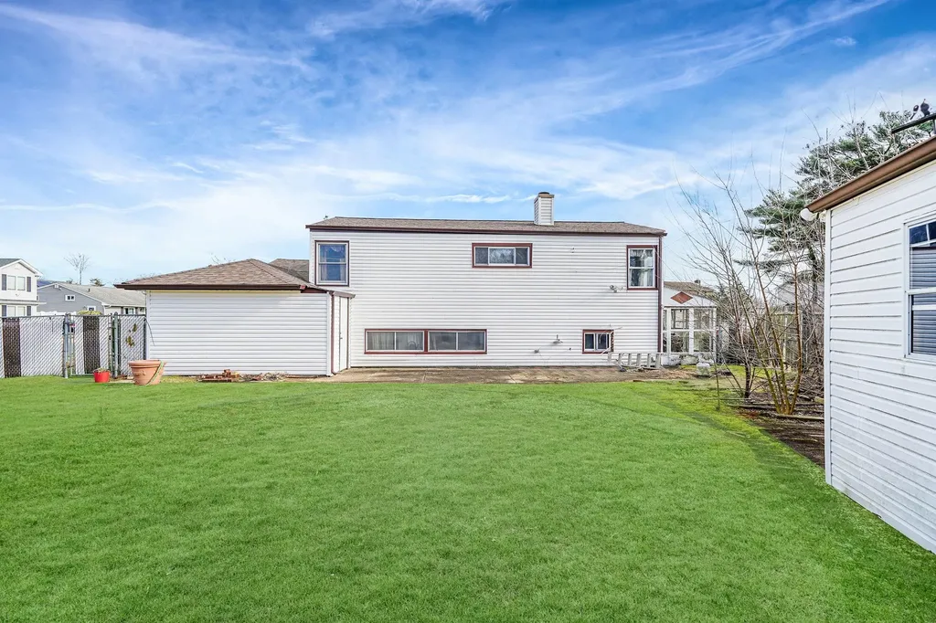 2 Robin Lane Farmingdale NY 11735