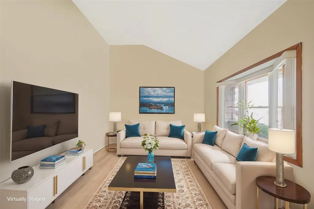 2 Robin Lane Farmingdale NY 11735