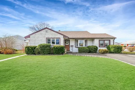 2 Robin Lane Farmingdale NY 11735