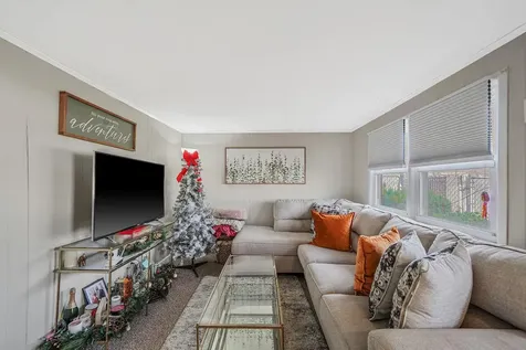 2 Robin Lane Farmingdale NY 11735