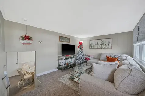 2 Robin Lane Farmingdale NY 11735