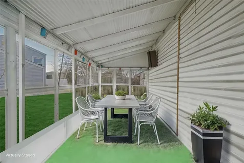 2 Robin Lane Farmingdale NY 11735