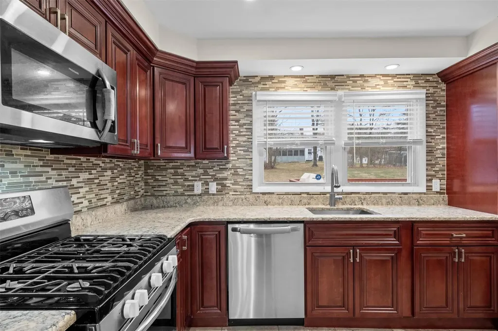 56 Carriage Hill Lane Poughkeepsie NY 12603