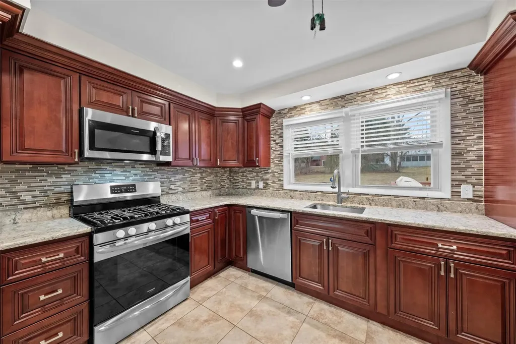 56 Carriage Hill Lane Poughkeepsie NY 12603