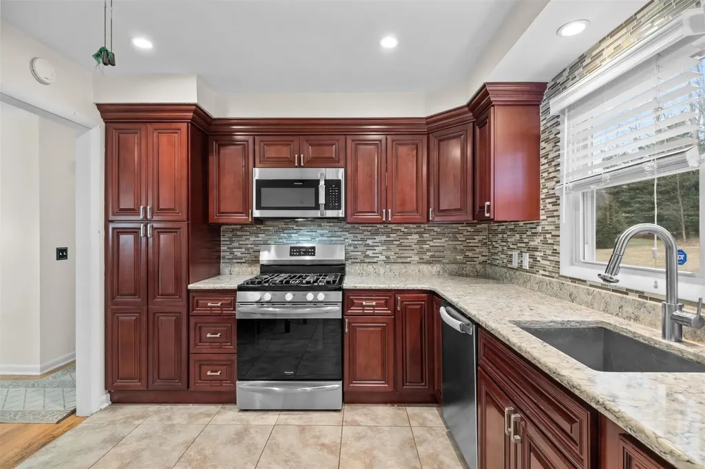 56 Carriage Hill Lane Poughkeepsie NY 12603