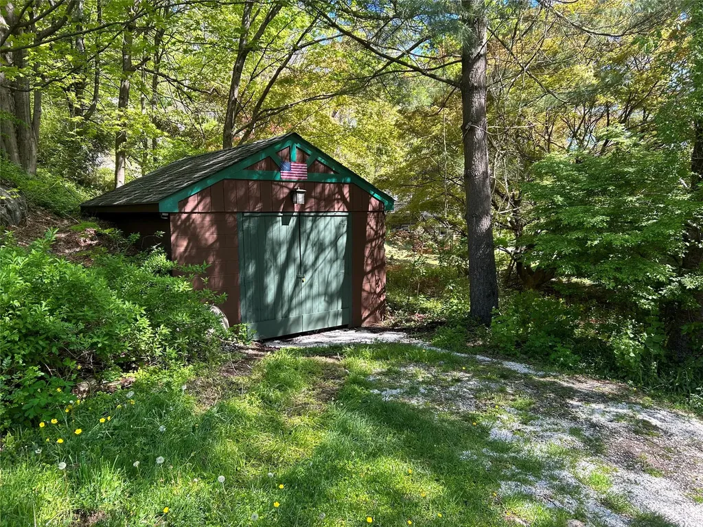 10 W Curry Road Mahopac NY 10541