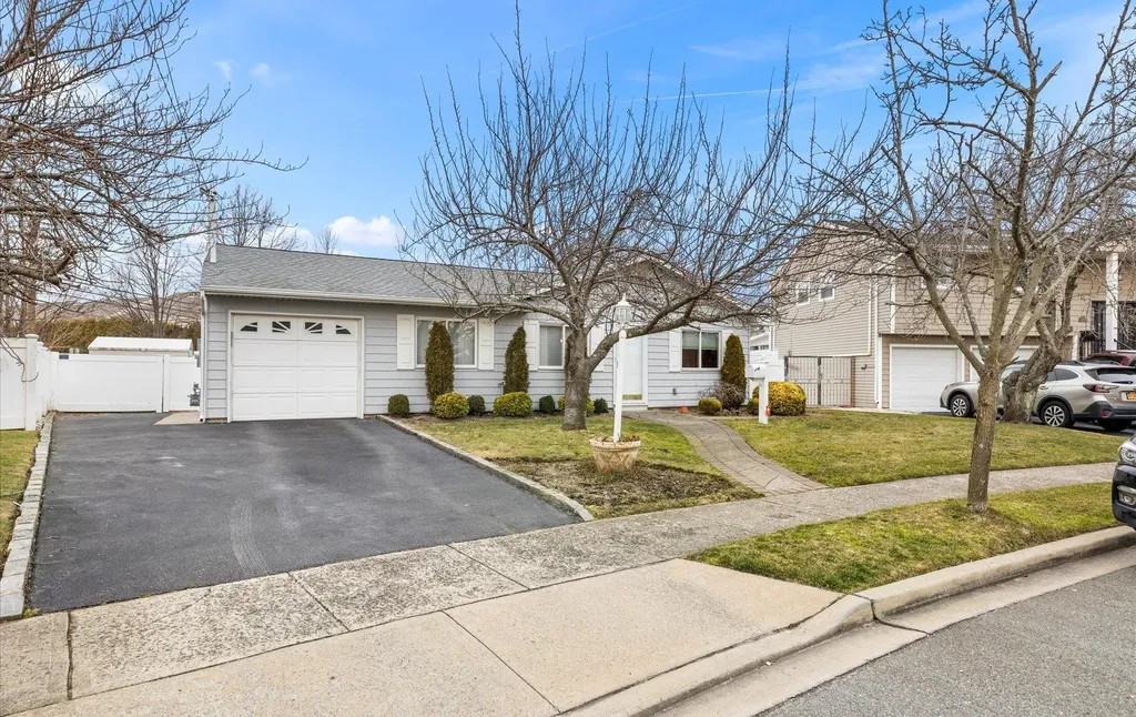 3680 Illona Lane Oceanside NY 11572