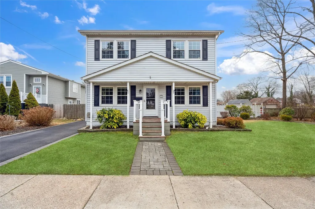 44 Richard Avenue Islip Terrace NY 11752