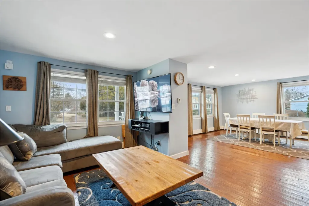 44 Richard Avenue Islip Terrace NY 11752