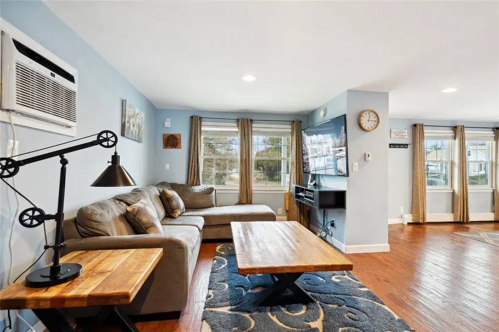 44 Richard Avenue Islip Terrace NY 11752