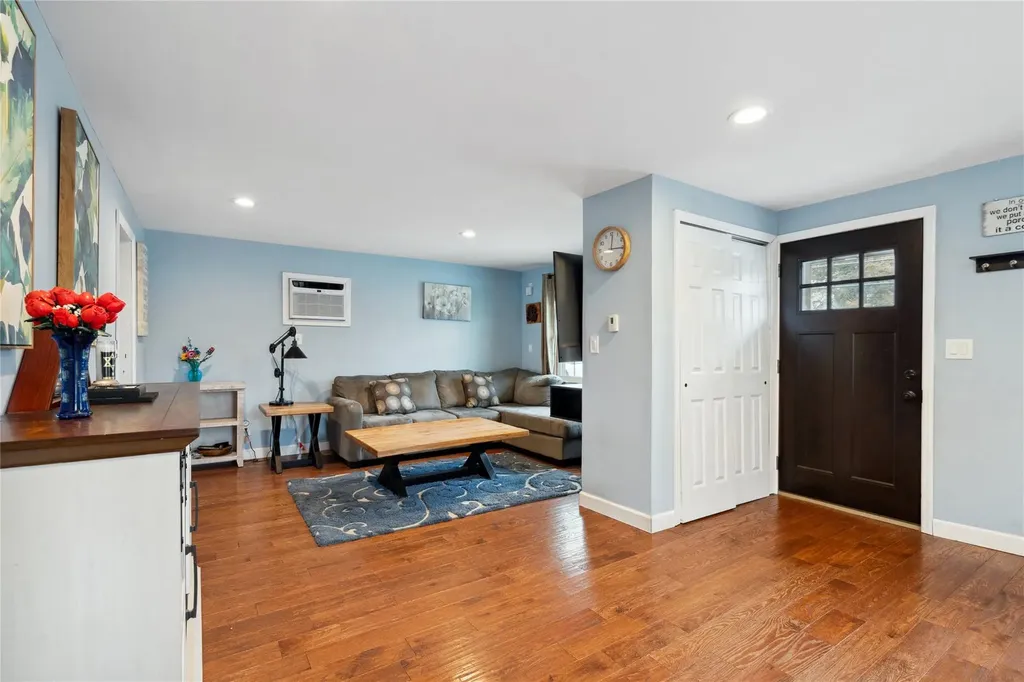 44 Richard Avenue Islip Terrace NY 11752
