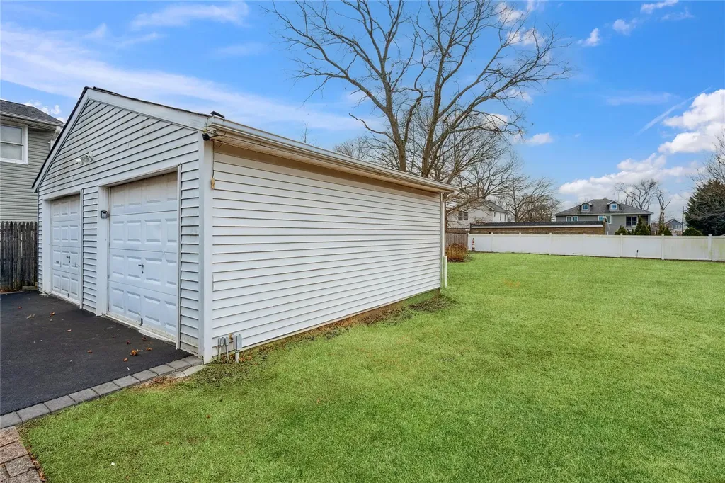 44 Richard Avenue Islip Terrace NY 11752