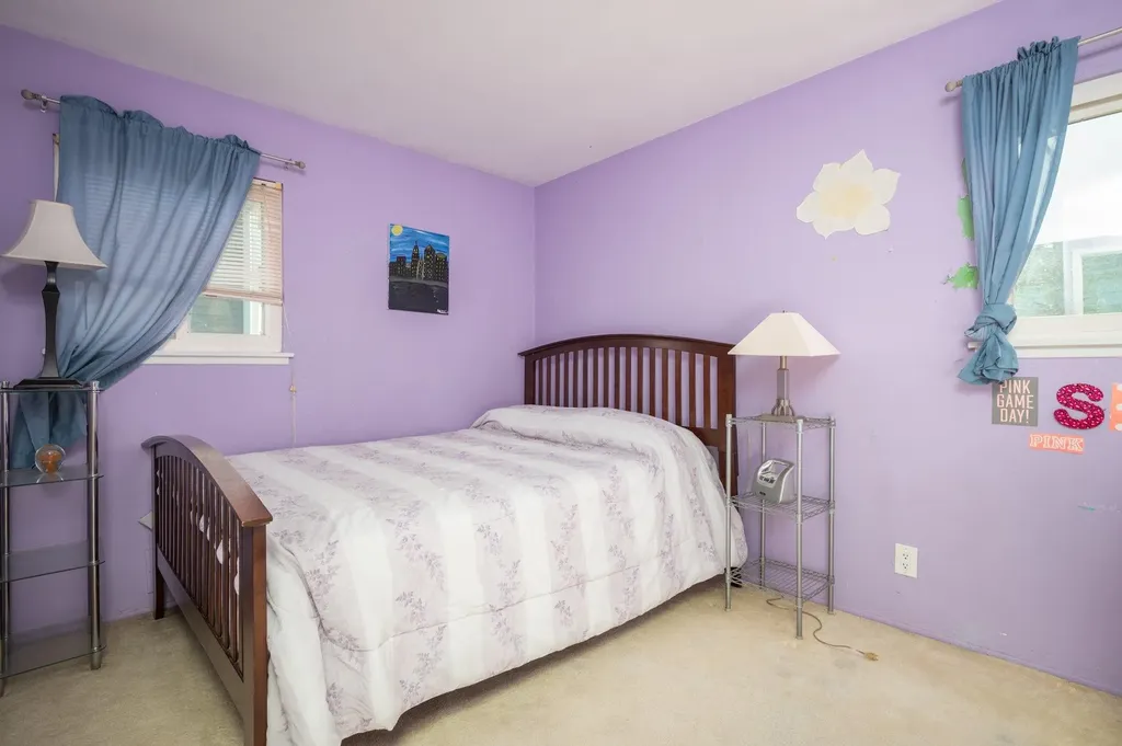 21 E Seacrest Avenue Lindenhurst NY 11757