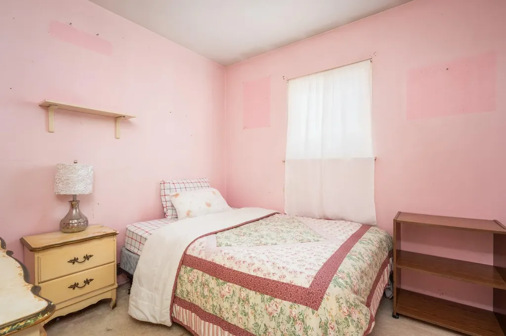 21 E Seacrest Avenue Lindenhurst NY 11757