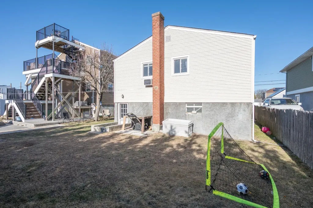 21 E Seacrest Avenue Lindenhurst NY 11757