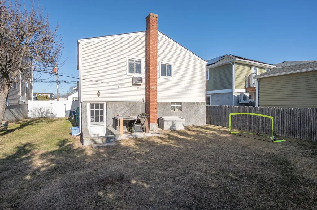 21 E Seacrest Avenue Lindenhurst NY 11757