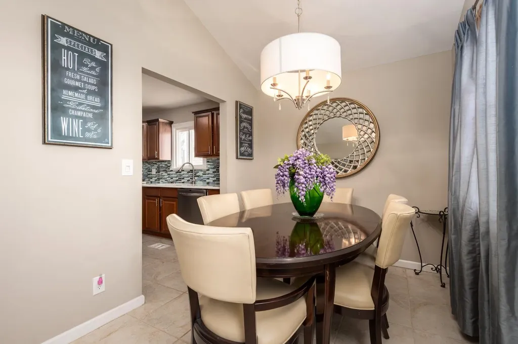 21 E Seacrest Avenue Lindenhurst NY 11757