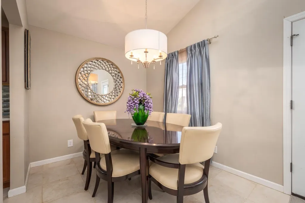21 E Seacrest Avenue Lindenhurst NY 11757