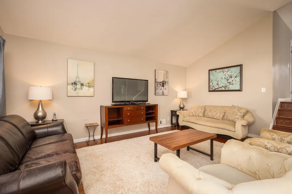 21 E Seacrest Avenue Lindenhurst NY 11757