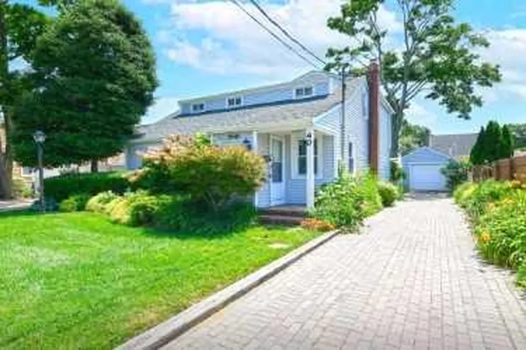 40 Pleasantview Court Babylon NY 11726