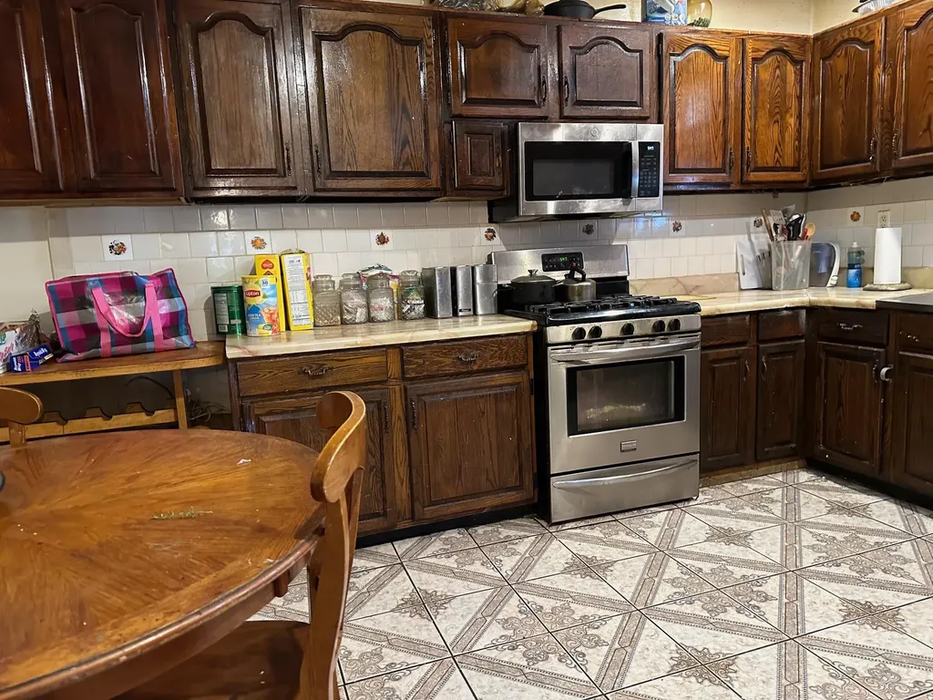 1817 Schieffelin Avenue Bronx NY 10466