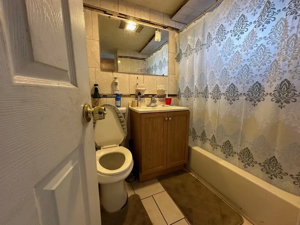 1817 Schieffelin Avenue Bronx NY 10466