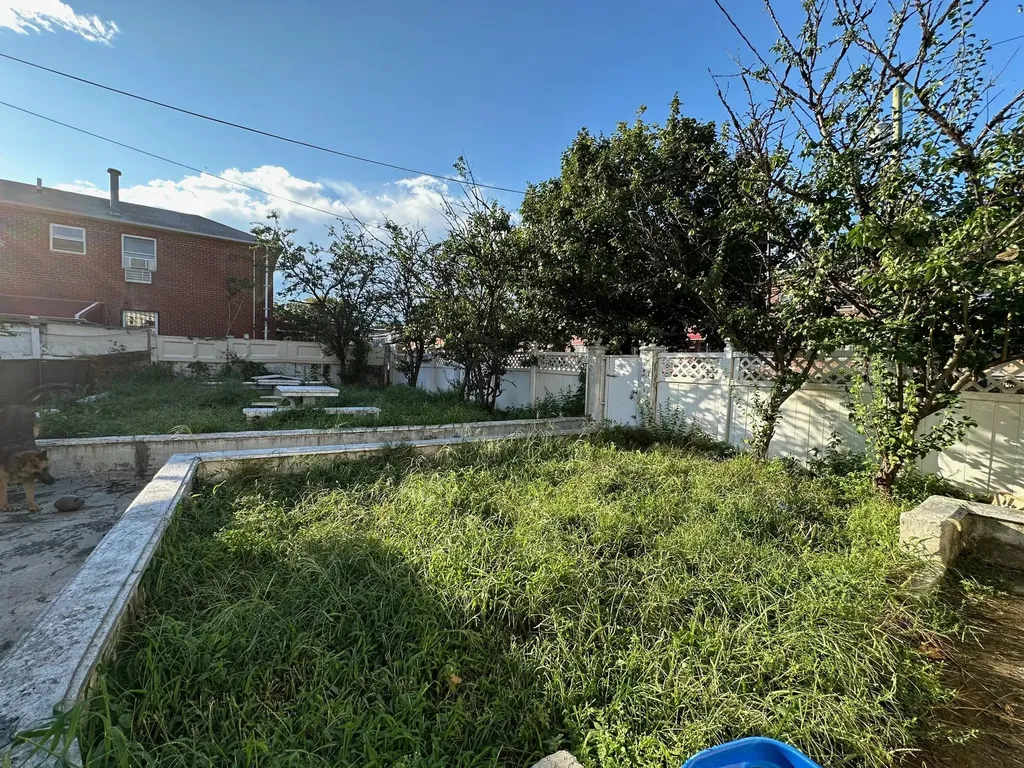 1817 Schieffelin Avenue Bronx NY 10466