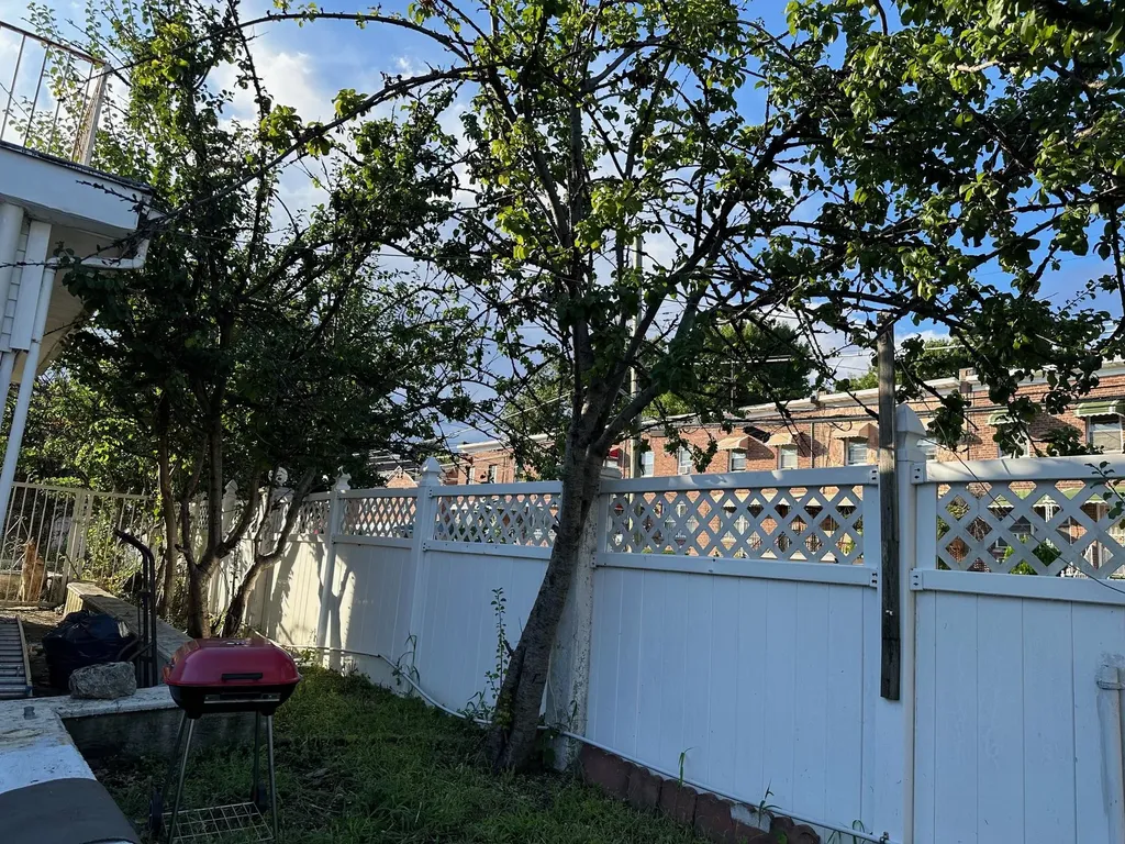 1817 Schieffelin Avenue Bronx NY 10466