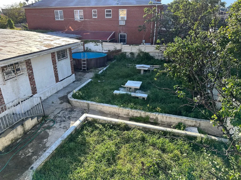 1817 Schieffelin Avenue Bronx NY 10466
