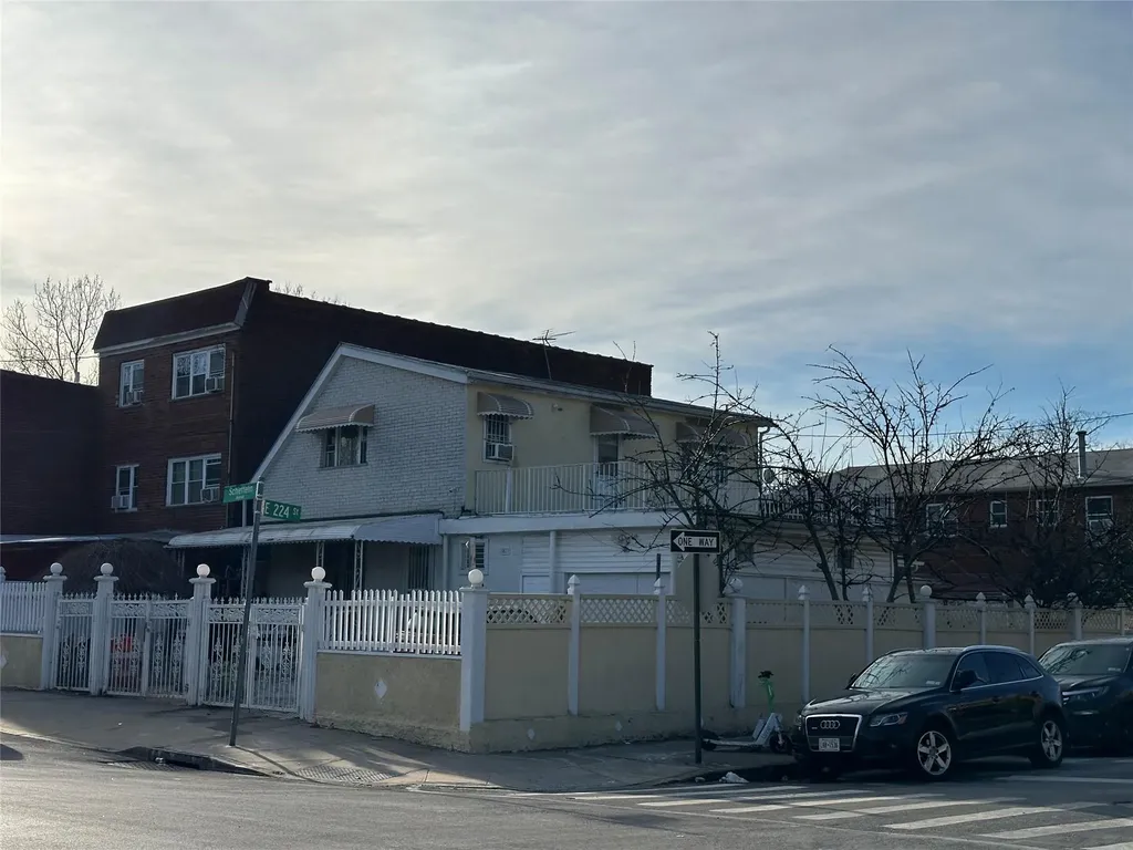 1817 Schieffelin Avenue Bronx NY 10466
