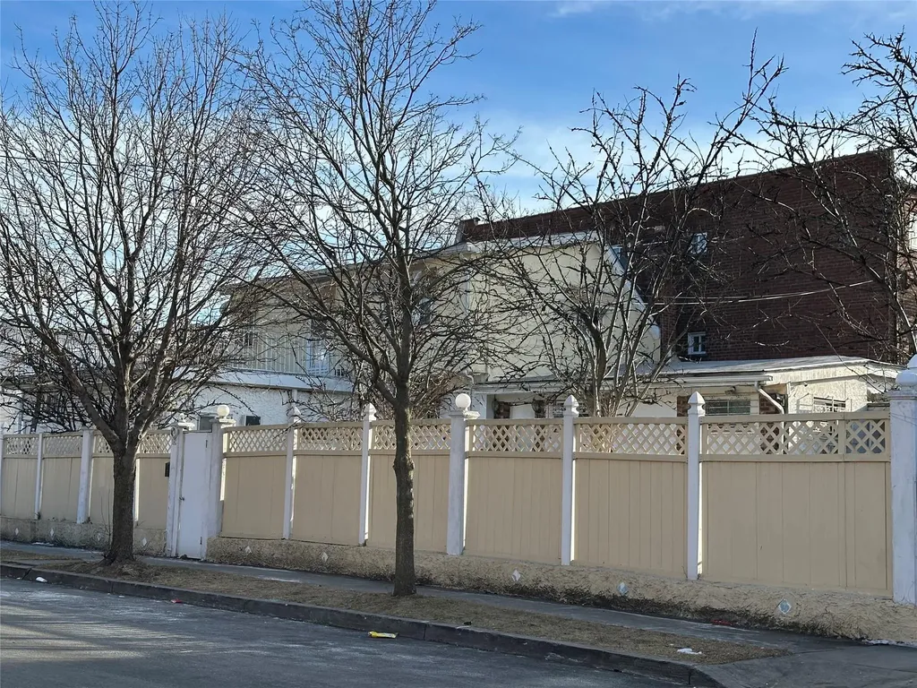 1817 Schieffelin Avenue Bronx NY 10466