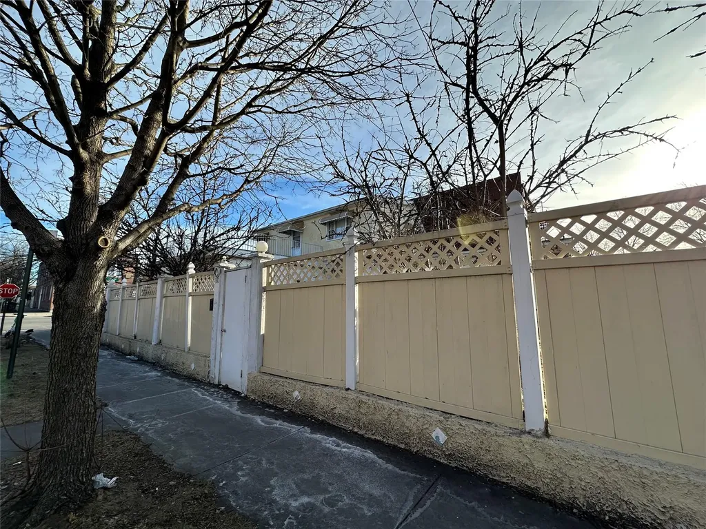 1817 Schieffelin Avenue Bronx NY 10466