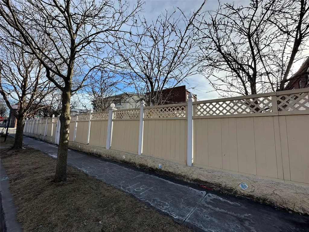 1817 Schieffelin Avenue Bronx NY 10466
