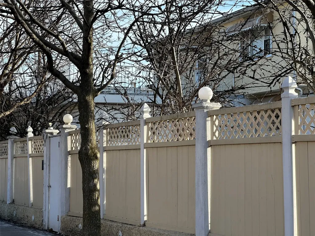 1817 Schieffelin Avenue Bronx NY 10466
