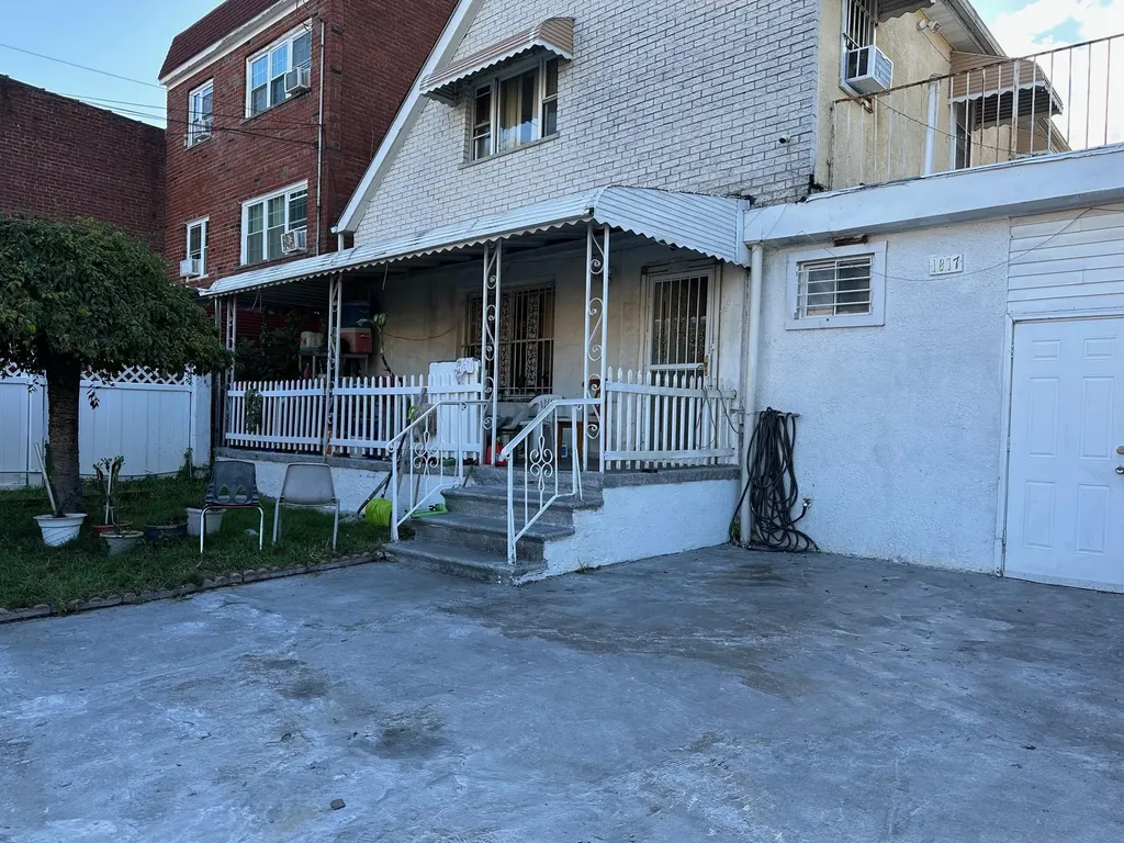 1817 Schieffelin Avenue Bronx NY 10466