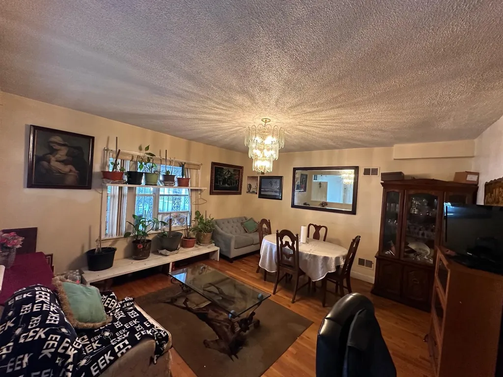 1817 Schieffelin Avenue Bronx NY 10466