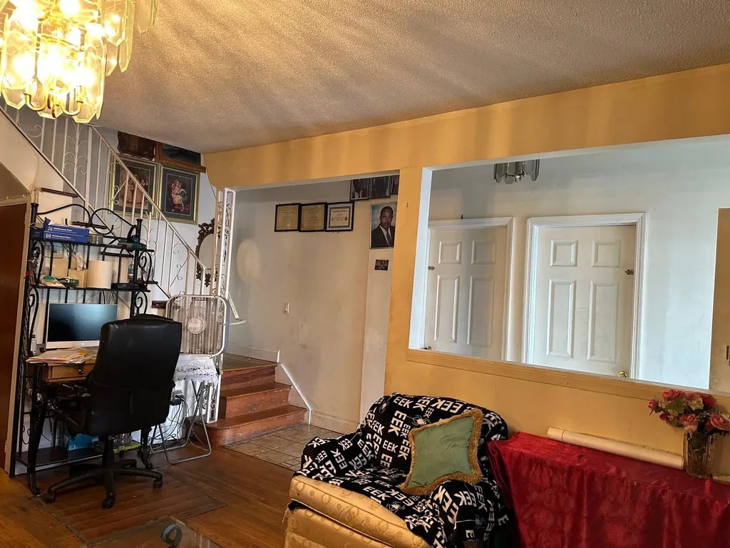 1817 Schieffelin Avenue Bronx NY 10466