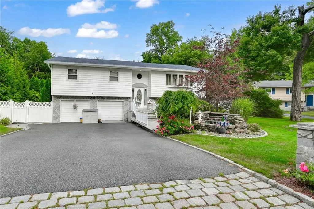 24 Lancaster Drive Suffern NY 10901