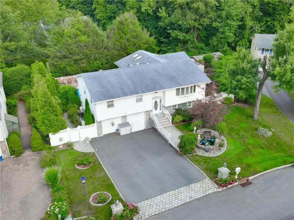 24 Lancaster Drive Suffern NY 10901