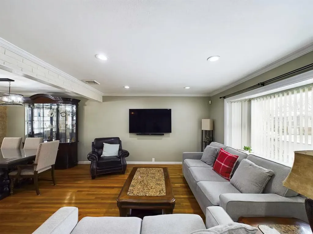 6 Evers Street Hicksville NY 11801