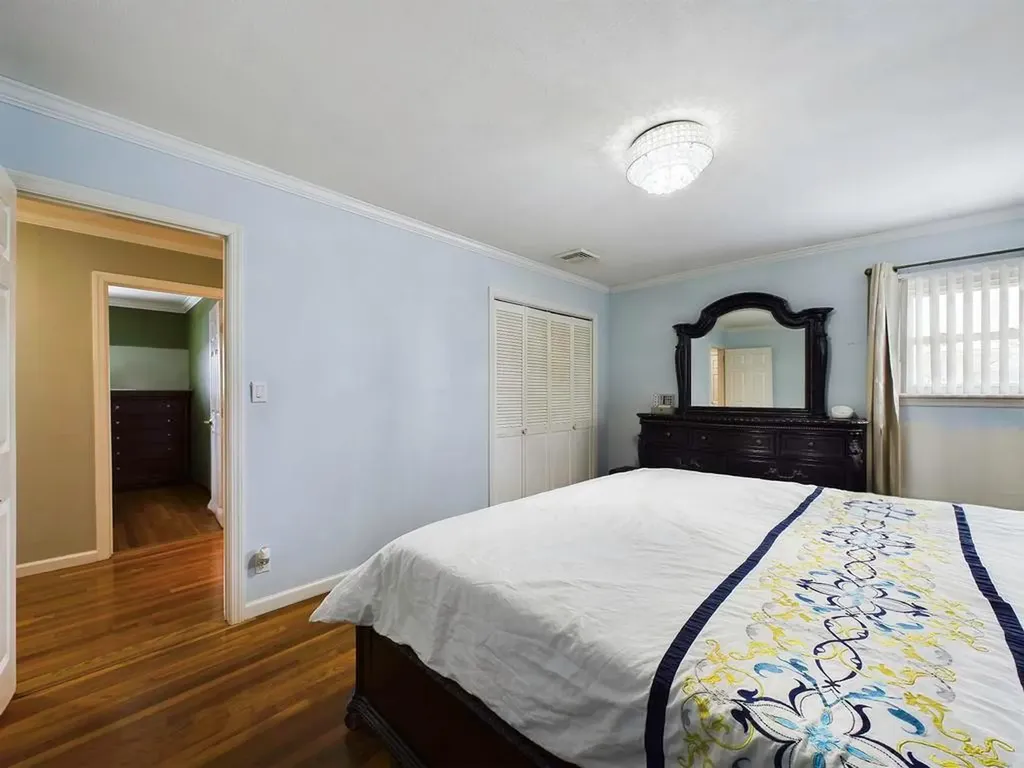 6 Evers Street Hicksville NY 11801