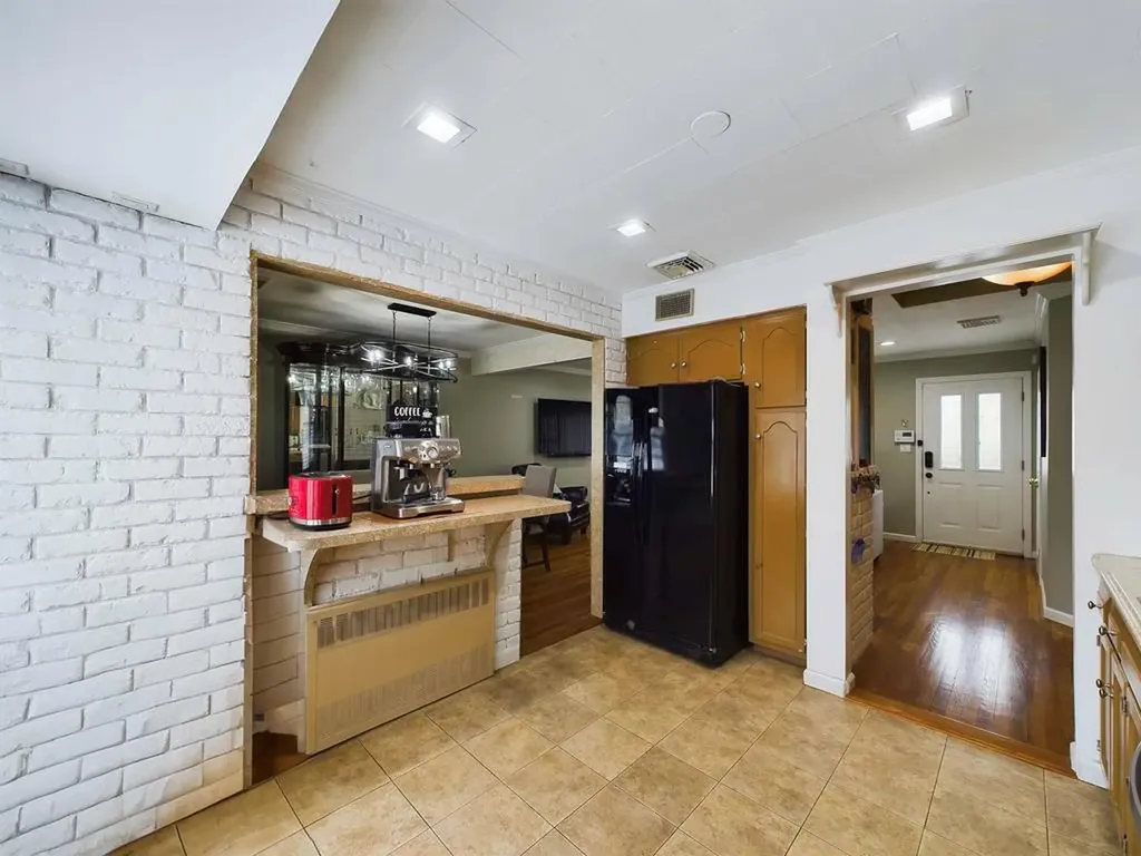 6 Evers Street Hicksville NY 11801