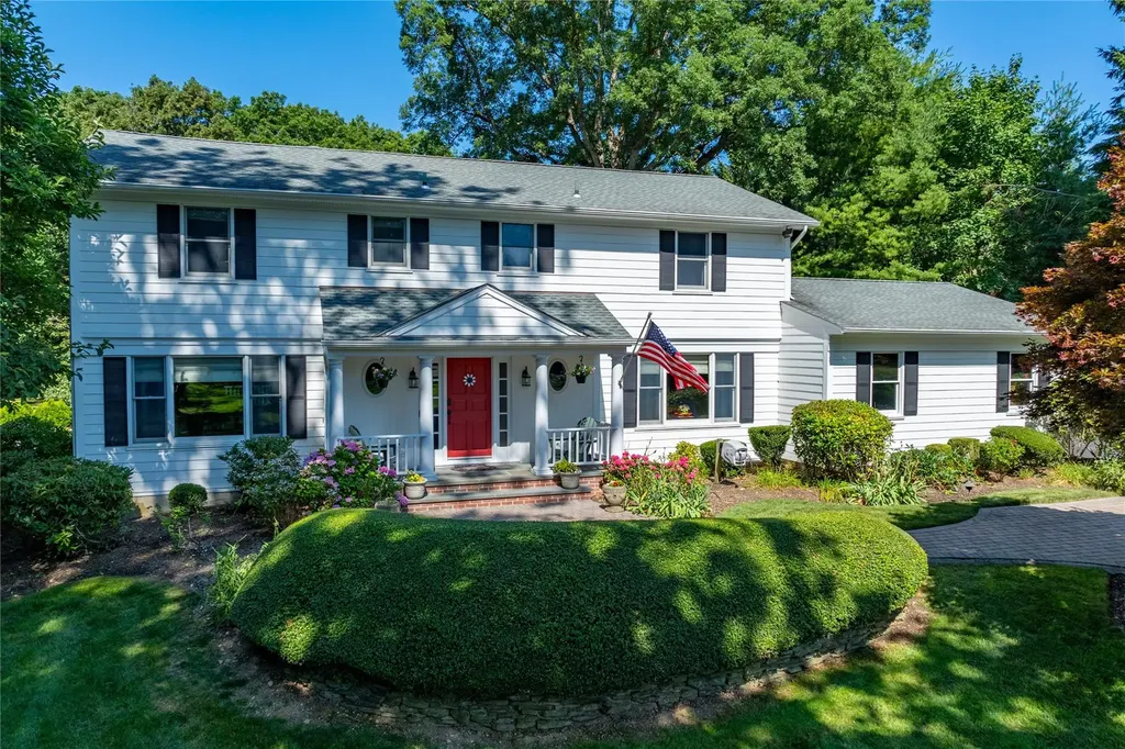 7 Rough Riders Court Cold Spring Harbor NY 11724