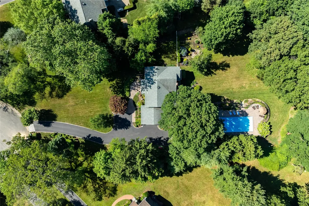 7 Rough Riders Court Cold Spring Harbor NY 11724